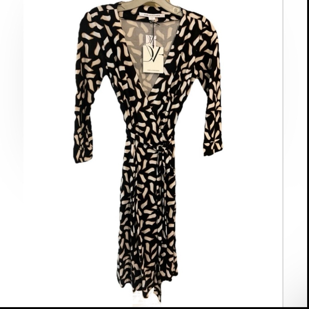 NWT DVF New Julian Two Silk Wrap Dress Snake Flutter Warm Dust Size 2